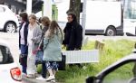 Alkmaar 24 mei 2023
Marco Borsato sluit zijn boot / sloep af nadat hij met 5 dames is gaan varen .
Op het moment dat er een rondvaart boot voorbij hem vaart lacht hij nnaar de mensen in die rondvaartboot.
