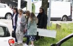 Alkmaar 24 mei 2023
Marco Borsato sluit zijn boot / sloep af nadat hij met 5 dames is gaan varen .
Op het moment dat er een rondvaart boot voorbij hem vaart lacht hij nnaar de mensen in die rondvaartboot.