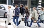 Alkmaar 24 mei 2023
Marco Borsato sluit zijn boot / sloep af nadat hij met 5 dames is gaan varen .
Op het moment dat er een rondvaart boot voorbij hem vaart lacht hij nnaar de mensen in die rondvaartboot.