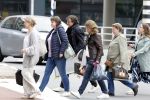 Alkmaar 24 mei 2023
Marco Borsato sluit zijn boot / sloep af nadat hij met 5 dames is gaan varen .
Op het moment dat er een rondvaart boot voorbij hem vaart lacht hij nnaar de mensen in die rondvaartboot.
