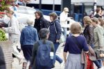 Alkmaar 24 mei 2023
Marco Borsato sluit zijn boot / sloep af nadat hij met 5 dames is gaan varen .
Op het moment dat er een rondvaart boot voorbij hem vaart lacht hij nnaar de mensen in die rondvaartboot.