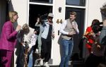 Noordwijk 17 mei 2023
Opening pension Code Rose van Martien Meiland en Erica Meiland . Ook Montana Maxime en Leroy Molkenboer zijn aanwezig Dochter Claire doet de openingshandeling.
Montana en ex vriend Dirk Hoogstraten
