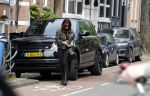 Amsterdam 18 mei 2023
Olcay Gulsen bellend op straat in Amsterdam zuid.