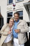 Noordwijk 17 mei 2023
Opening pension Code Rose van Martien Meiland en Erica Meiland . Ook Montana Maxime en Leroy Molkenboer zijn aanwezig Dochter Claire doet de openingshandeling.
Raymond v d Ploeg met zijn vrouw Manuela