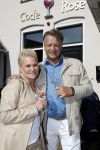 Noordwijk 17 mei 2023
Opening pension Code Rose van Martien Meiland en Erica Meiland . Ook Montana Maxime en Leroy Molkenboer zijn aanwezig Dochter Claire doet de openingshandeling.
Raymond v d Ploeg met zijn vrouw Manuela