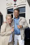 Noordwijk 17 mei 2023
Opening pension Code Rose van Martien Meiland en Erica Meiland . Ook Montana Maxime en Leroy Molkenboer zijn aanwezig Dochter Claire doet de openingshandeling.
Raymond v d Ploeg met zijn vrouw Manuela