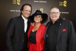 Amsterdam 22 mei 2023
Uitreiking Buma awards in Tuschinski Amsterdam.
Riny Schreijenberg met partner  en William Janz ( Nederlandse Julio Iglesias)
