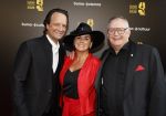 Amsterdam 22 mei 2023
Uitreiking Buma awards in Tuschinski Amsterdam.
Riny Schreijenberg met partner  en William Janz ( Nederlandse Julio Iglesias)