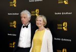 Amsterdam 22 mei 2023
Uitreiking Buma awards in Tuschinski Amsterdam.
Erik de Jong (Spinvis) met partner