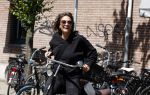 Amsterdam 31 mei 2023
Suzanne Klemann winkelend  in  Amsterdam zuid.