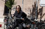 Amsterdam 31 mei 2023
Suzanne Klemann winkelend  in  Amsterdam zuid.