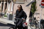 Amsterdam 31 mei 2023
Suzanne Klemann winkelend  in  Amsterdam zuid.