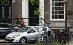 Amsterdam 18 mei 2023
Theo Hiddema op een bankje voor zijn huis op de rachten vn Amsterdam met een sigaretje en kopje koffie.