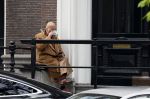 Amsterdam 18 mei 2023
Theo Hiddema op een bankje voor zijn huis op de rachten vn Amsterdam met een sigaretje en kopje koffie.