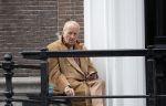 Amsterdam 18 mei 2023
Theo Hiddema op een bankje voor zijn huis op de rachten vn Amsterdam met een sigaretje en kopje koffie.