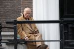 Amsterdam 18 mei 2023
Theo Hiddema op een bankje voor zijn huis op de rachten vn Amsterdam met een sigaretje en kopje koffie.