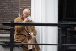 Amsterdam 18 mei 2023
Theo Hiddema op een bankje voor zijn huis op de rachten vn Amsterdam met een sigaretje en kopje koffie.