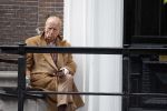 Amsterdam 18 mei 2023
Theo Hiddema op een bankje voor zijn huis op de rachten vn Amsterdam met een sigaretje en kopje koffie.