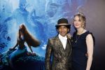 Amsterdam 23 mei 2023
Premiere Little Mermaid in Tuschinski.
Wibi Soerjadi met zijn vriendin