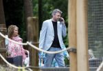 Arnhem 27 mei 2024
Trouwen Robbert de Nijs en zijn vrouw Sharon in Burgers Zoo. Zijn vader Rob de Nijs en moeder Belinda Meuldijk waren de getuigen . Belinda Meuldijk kwam met partner Thierry en zoon Yoshi de Nijs