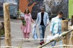 Arnhem 27 mei 2024
Trouwen Robbert de Nijs en zijn vrouw Sharon in Burgers Zoo. Zijn vader Rob de Nijs en moeder Belinda Meuldijk waren de getuigen . Belinda Meuldijk kwam met partner Thierry en zoon Yoshi de Nijs