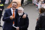 Emmen 27 april 2024
Koningsdag in Emmen met de koninklijke familie . Aanwezig bKoning Willem Alexander Koningin Maxima Prinses Amalia Prinses Alexia Prinses Ariane Prins Constantijn Prinses laurentien Prins Bernhard Prinses Annette Prins Maurits Prinses Marilene Prins Pieter Christiaan Prinses Anita Prins Floris en Prinses Aimee. Bertus Holkema