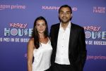 Amsterdam 13 mei 2024
Premiere Crazy House in Tuschinski. De cast met oa Alicia Silverstone Gaite Jansen Matti Stooker Chris Peters Victoria Koblenko Maarten Swart en Steffen Haars . Greg Shapiro presenteert de avond. Bobby Boermans met partner