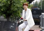 Amsterdam 17 mei 2024
Chazia Mourali op de fiets in Amsterdam zuid.