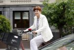 Amsterdam 17 mei 2024
Chazia Mourali op de fiets in Amsterdam zuid.