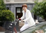 Amsterdam 17 mei 2024
Chazia Mourali op de fiets in Amsterdam zuid.