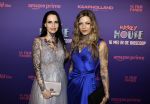 Amsterdam 13 mei 2024
Premiere Crazy House in Tuschinski. De cast met oa Alicia Silverstone Gaite Jansen Matti Stooker Chris Peters Victoria Koblenko Maarten Swart en Steffen Haars . Greg Shapiro presenteert de avond. Dazzle Dawn Drost met ...