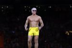 Amsterdam 25 mei 2024
Dries Roelvink treedt op in een gele zwembroek tijdens het toppers concert in de Johan Cruijff arena
