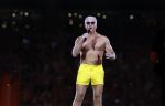 Amsterdam 25 mei 2024
Dries Roelvink treedt op in een gele zwembroek tijdens het toppers concert in de Johan Cruijff arena