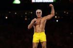 Amsterdam 25 mei 2024
Dries Roelvink treedt op in een gele zwembroek tijdens het toppers concert in de Johan Cruijff arena