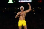 Amsterdam 25 mei 2024
Dries Roelvink treedt op in een gele zwembroek tijdens het toppers concert in de Johan Cruijff arena