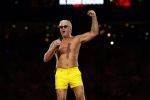 Amsterdam 25 mei 2024
Dries Roelvink treedt op in een gele zwembroek tijdens het toppers concert in de Johan Cruijff arena