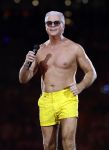 Amsterdam 25 mei 2024
Dries Roelvink treedt op in een gele zwembroek tijdens het toppers concert in de Johan Cruijff arena