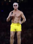 Amsterdam 25 mei 2024
Dries Roelvink treedt op in een gele zwembroek tijdens het toppers concert in de Johan Cruijff arena