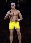Amsterdam 25 mei 2024
Dries Roelvink treedt op in een gele zwembroek tijdens het toppers concert in de Johan Cruijff arena