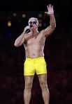 Amsterdam 25 mei 2024
Dries Roelvink treedt op in een gele zwembroek tijdens het toppers concert in de Johan Cruijff arena