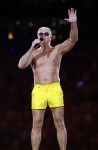 Amsterdam 25 mei 2024
Dries Roelvink treedt op in een gele zwembroek tijdens het toppers concert in de Johan Cruijff arena