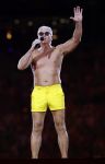 Amsterdam 25 mei 2024
Dries Roelvink treedt op in een gele zwembroek tijdens het toppers concert in de Johan Cruijff arena