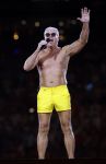 Amsterdam 25 mei 2024
Dries Roelvink treedt op in een gele zwembroek tijdens het toppers concert in de Johan Cruijff arena