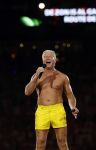 Amsterdam 25 mei 2024
Dries Roelvink treedt op in een gele zwembroek tijdens het toppers concert in de Johan Cruijff arena