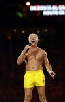 Amsterdam 25 mei 2024
Dries Roelvink treedt op in een gele zwembroek tijdens het toppers concert in de Johan Cruijff arena
