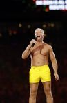 Amsterdam 25 mei 2024
Dries Roelvink treedt op in een gele zwembroek tijdens het toppers concert in de Johan Cruijff arena