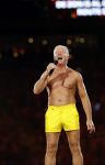 Amsterdam 25 mei 2024
Dries Roelvink treedt op in een gele zwembroek tijdens het toppers concert in de Johan Cruijff arena