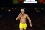 Amsterdam 25 mei 2024
Dries Roelvink treedt op in een gele zwembroek tijdens het toppers concert in de Johan Cruijff arena