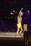 Amsterdam 25 mei 2024
Dries Roelvink treedt op in een gele zwembroek tijdens het toppers concert in de Johan Cruijff arena