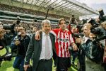 Eindhoven, 6 mei 2001
Eredivisie PSV-SC Heerenveen 3-0
PSV Landskampioen

Eric Gerets en Ruud v Nistelrooy